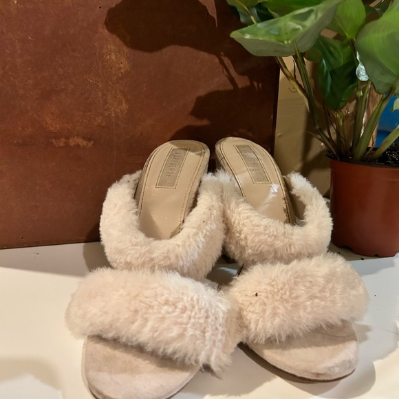 🕊️ Fluffy Heeled Sandals - Picture 3 of 3